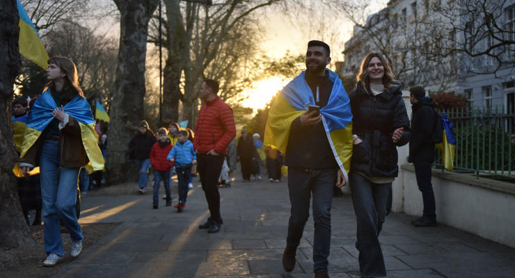 ЕС официально продлил временную защиту для беженцев из Украины: известен срок