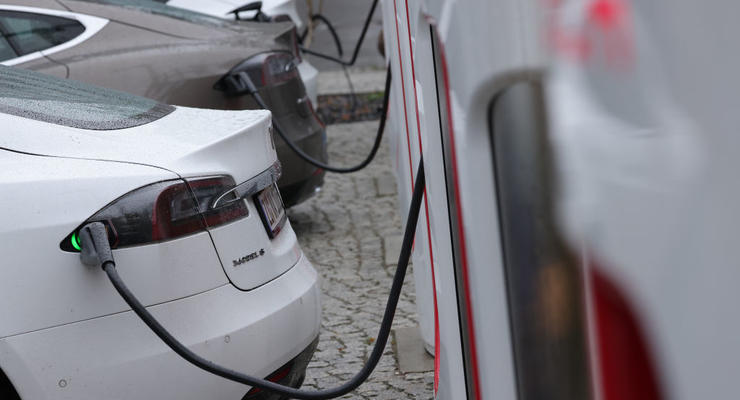 Подержанные электрокары теряют в цене быстрее других авто: в чем причина