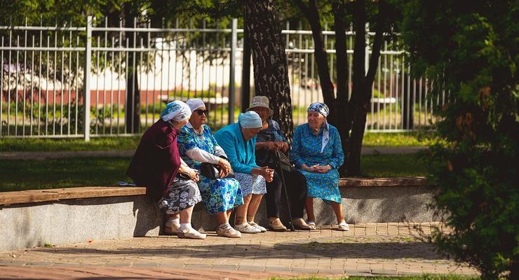 Хто може достроково вийти на пенсію в Україні: названо умови