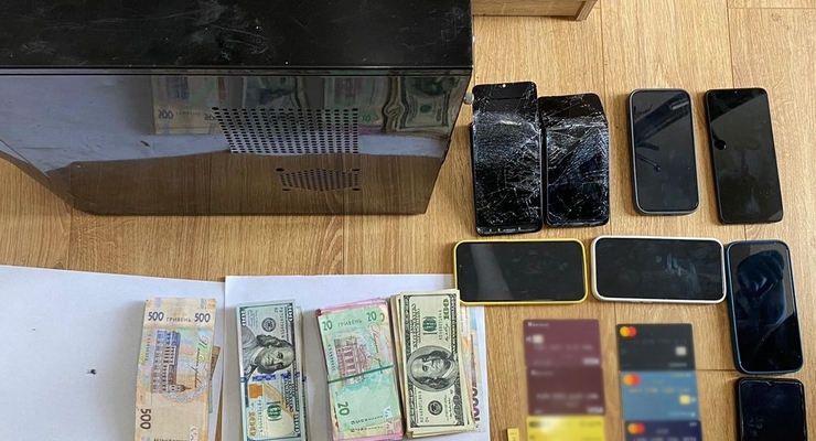 Харківські кіберполіцейські припинили діяльність організованого злочинного угруповання / npu.gov.ua