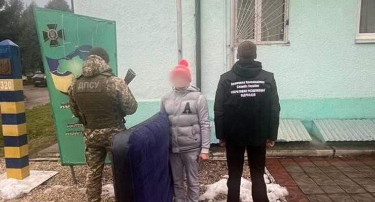 Детская шапка и надувной матрас: мужчина в четвертый раз пытался покинуть Украину