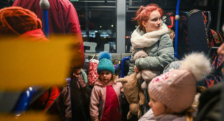 Еще одна страна продлила временную защиту для беженцев из Украины: известен новый срок