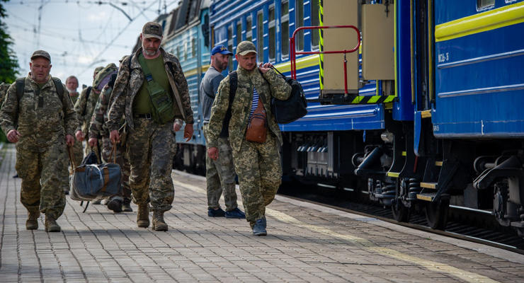 Пенсія військовим в Україні: як нараховується, який розмір