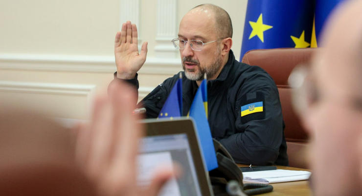 Зарплати міністрів в Україні: хто скільки заробив у листопаді
