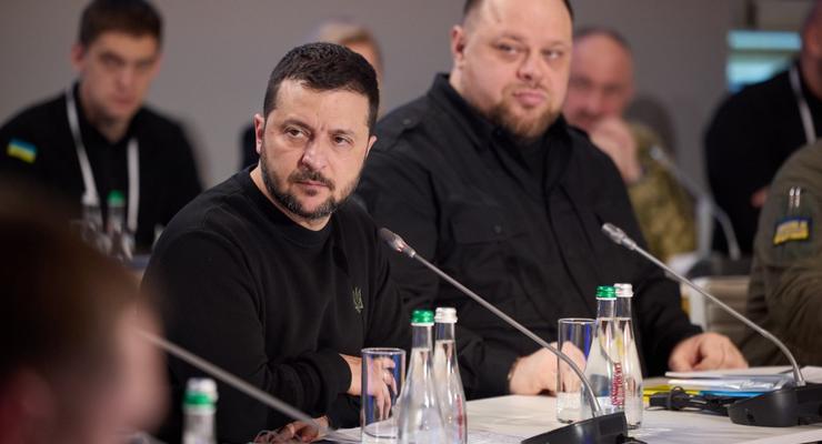 В Украине растет критика органов власти: насколько доверяют Зеленскому, Раде и Кабмину