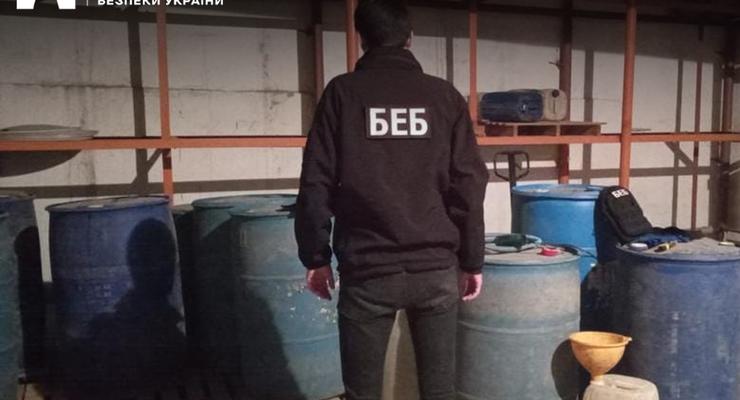 Украинцам продавали поддельные водку и виски: в Одессе прекратили незаконное производство алкоголя