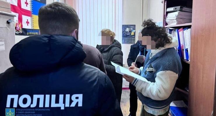 Поставив ЗСУ неякісний одяг на 25 млн грн: підозрюється директор приватного підприємства