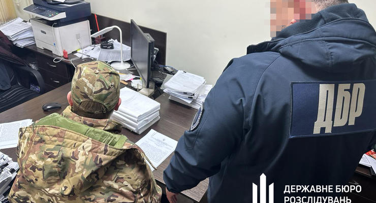 Незаконно насчитал подчиненным 1 млн грн: подозревается чиновник воинской части Николаевщины