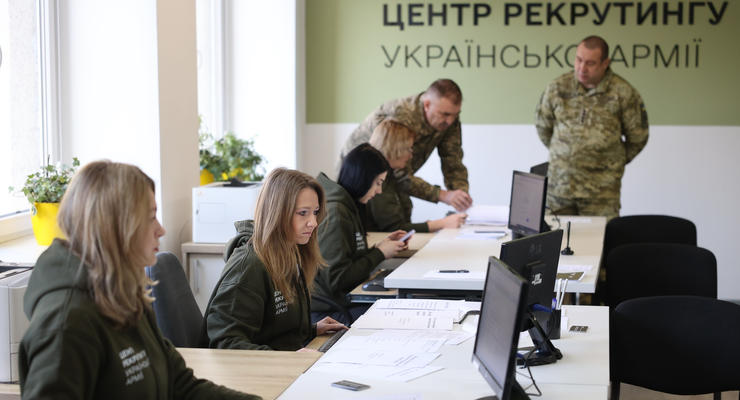 Первый в стране: во Львове открыли центр рекрутинга украинской армии