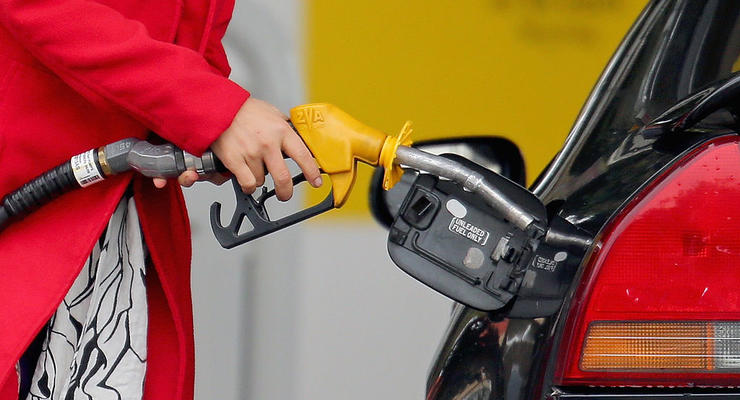 Бензин продолжает дорожать: какие цены установили АЗС