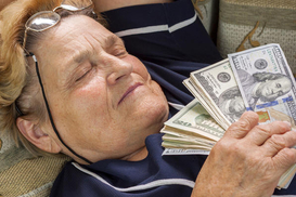 Украинцы могут получить надбавку к пенсии: какие условия