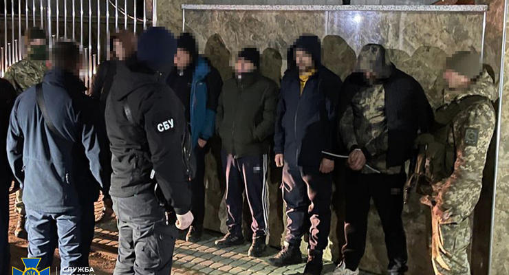 В Украине разоблачили новые схемы для уклонистов: среди задержанных военком-взяточник