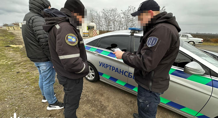 "Зарабатывал" по 50 тыс грн в день: чиновник Укртрансбезопасности требовал взятки с перевозчиков
