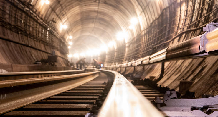 Кличко сообщил, когда возобновят движение поездов на "синей" ветке метро Киева