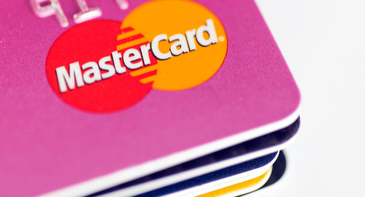 Вместе с зарплатной картой банк выдает кредитку: можно ли отказаться