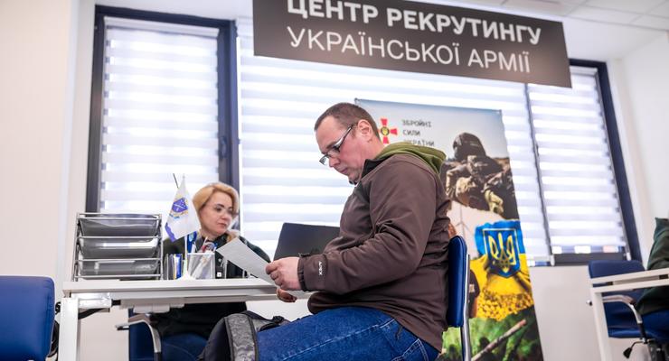 В Україні відкрився ще один центр рекрутингу для ЗСУ: доступні сотні вакансій