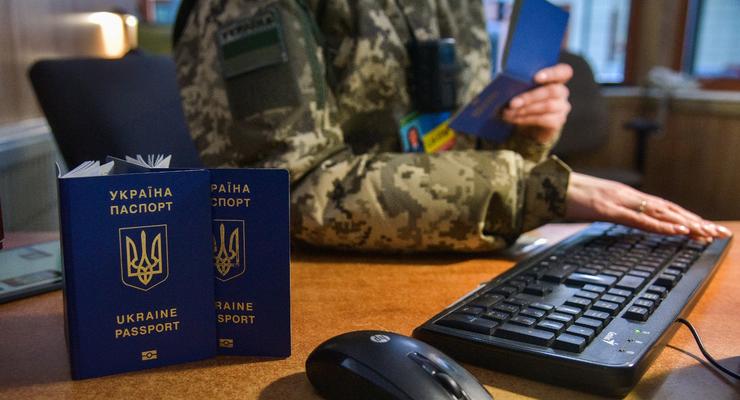 Украинские студенты-мужчины могут выезжать за границу: какие нужно иметь документы