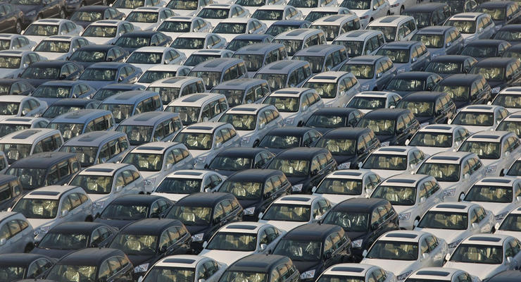В Украине растет спрос на подержанные авто из-за границы: какие модели покупают