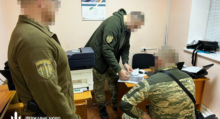 В Донецкой области командир воинской части с подчиненными растратили 3,5 млн грн "боевых"