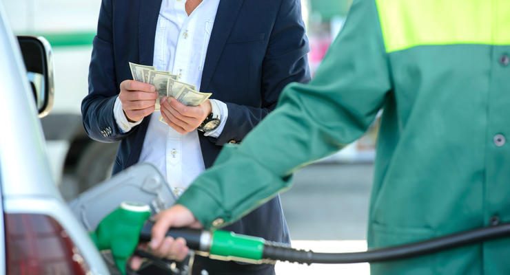Старых цен больше нет: украинские АЗС подняли стоимость бензина