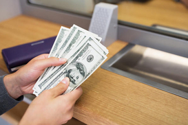 Курс валют на 17.05.2024: доллар продолжает дешеветь