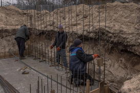 Украинцев привлекают к "Армии восстановления": сколько сейчас платят за работу