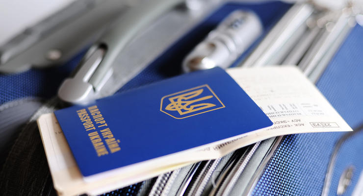 Одна з країн ЄС посилила правила в'їзду для українців: який документ треба мати при собі