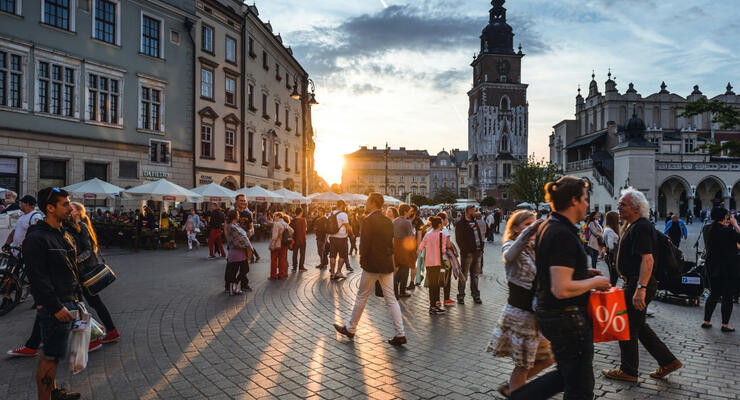 Польща поставила крапку у продовженні тимчасового захисту українським біженцям: що це означатиме