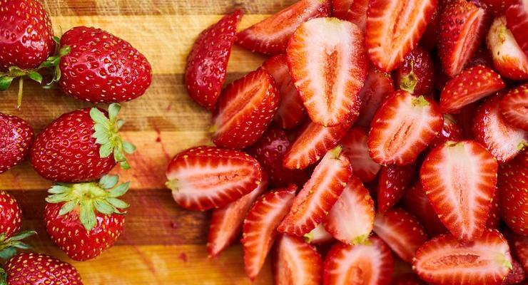 Полуниця знову подорожчала: в Україні встановили нові ціни на ягоду