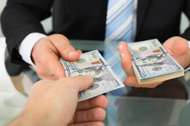 Курс валют на 17.06.2024: доллар подешевел после исторического максимума