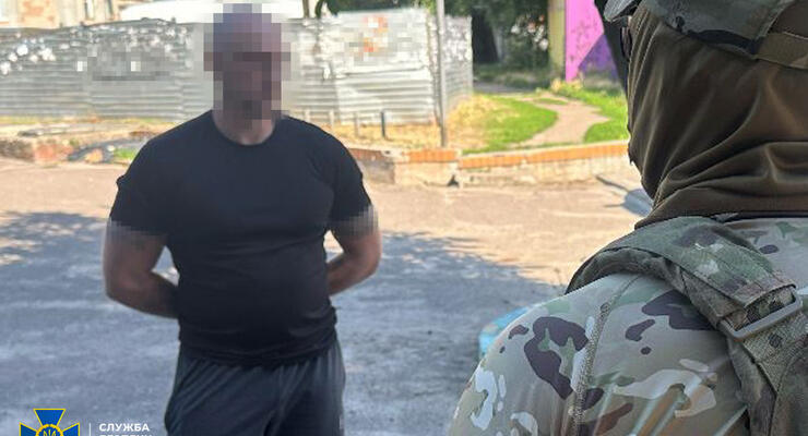 Вимагали 5 млн грн: СБУ затримала рекетирів, які вибивали гроші із сім'ї загиблого військового