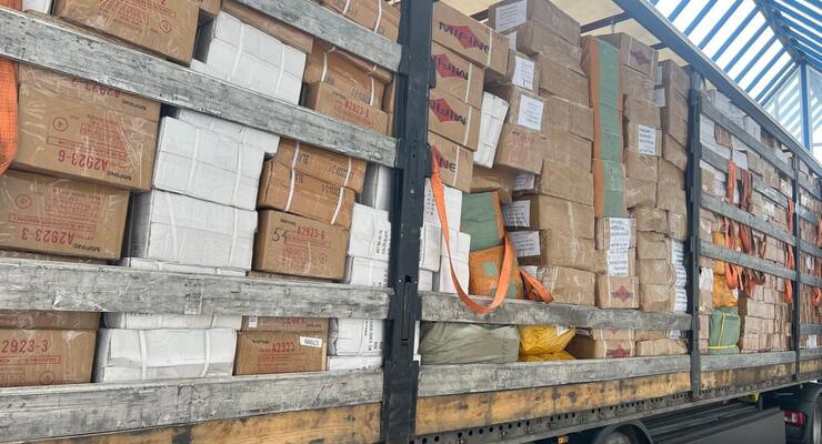 Одяг та взуття на 6,7 млн грн: на кордоні з Польщею виявили контрабандний брендовий товар