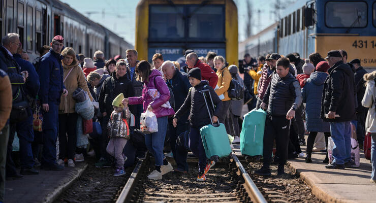 З України можуть виїхати ще 700 тисяч людей протягом 2024-2025 років: прогноз НБУ