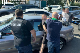 Сбежали со службы и сделали "бизнес" на уклонистах: двое военных получили подозрения