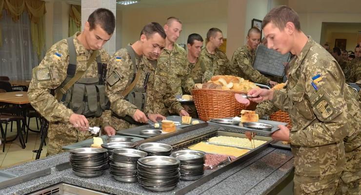 Минобороны проводит проверки питания бойцов в воинских частях: детали