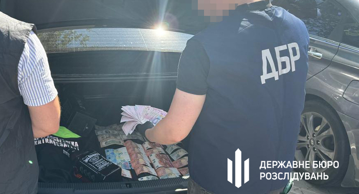 Инспектор Укртрансбезопасности брал "дань" с автотранспортников / dbr.gov.ua