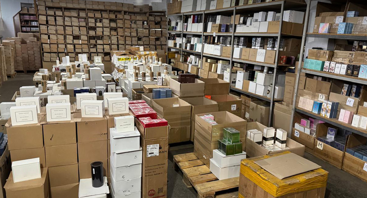 В Украине продавали поддельные духи  / esbu.gov.ua