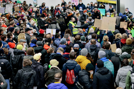 Хорошо интегрированы: большинство украинцев в Польше не вернутся домой