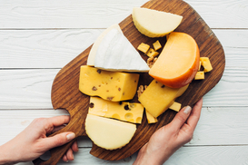 Сыр не по зубам: украинцы массово переходят на более дешевые аналоги