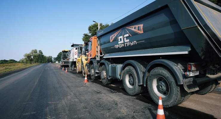 В Киевской области проложили тестовый участок дороги по корейской технологии асфальтирования / restoration.gov.ua