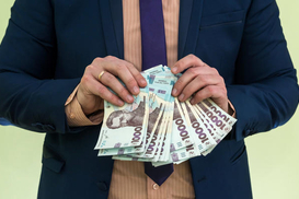 Кредитование набирает обороты: украинцы и бизнес одолжили 1,23 трлн грн