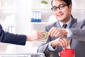 Ukrainians keep more than a third of their savings in currency