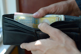 Госстат подсчитал: средняя зарплата украинцев выросла за месяц