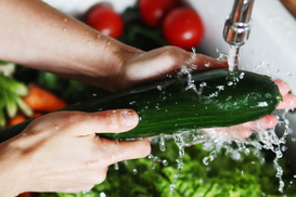 Впервые за несколько месяцев: огурцы в Украине начали дешеветь