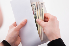 Средняя зарплата в ритейле выросла на треть: где платят больше всего