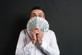 Украинцы активнее скупают валюту: сколько приобрели в октябре