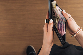 "Зимняя" 1000 грн: еще более 2 млн украинцев получат денежную помощь