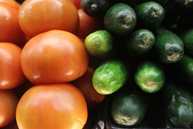 Украинцы не отказываются от любимых овощей: вырос импорт томатов и огурцов