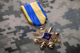Кабмин утвердил размер выплат за высшую военную награду: детали