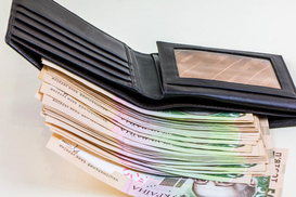 Выплаты продолжаются: еще более 2 млн украинцев получили "зимнюю тысячу"